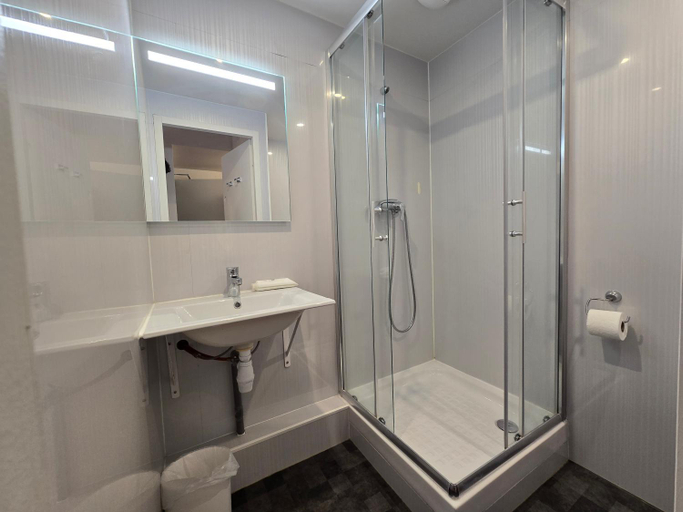 Bathroom 5, PREMIERE CLASSE PARIS NORD - Sarcelles, Val-d'Oise
