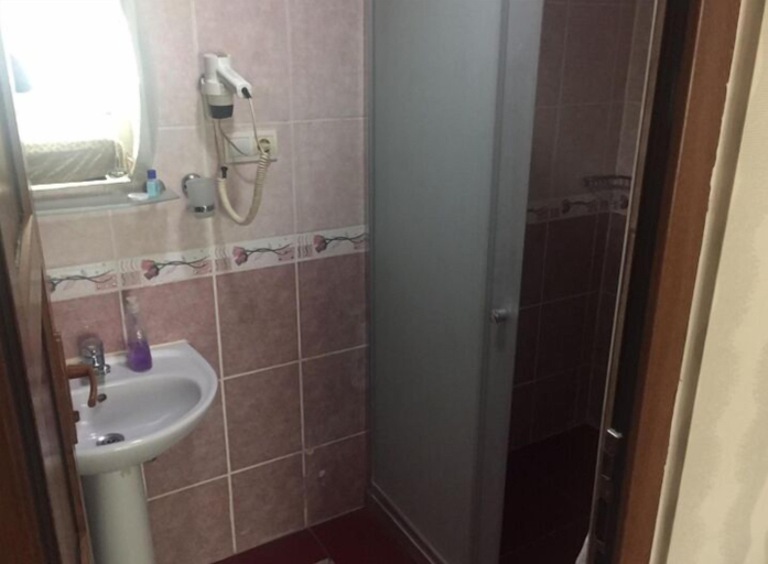 Bathroom 5, Sadikoglu Oteli, Merkez