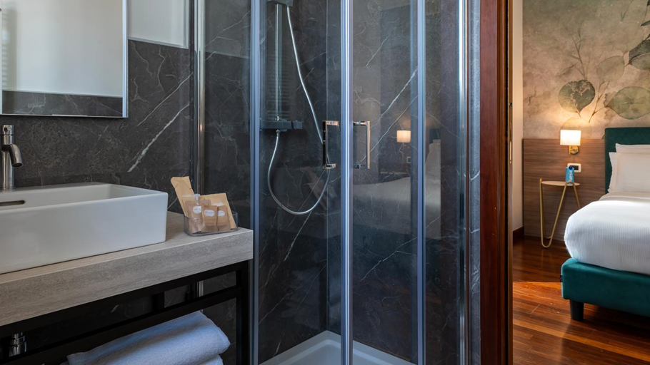 Bedroom 3, Gardone Palace Hotel, Brescia