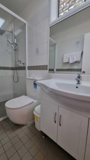Bathroom 5, Waterview Gosford Motor Inn, Gosford - West