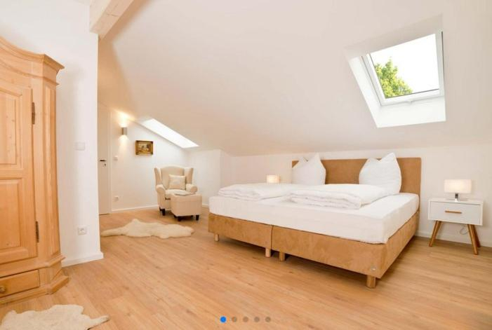Bedroom 3, Hotel Chiemseepanorama, Rosenheim