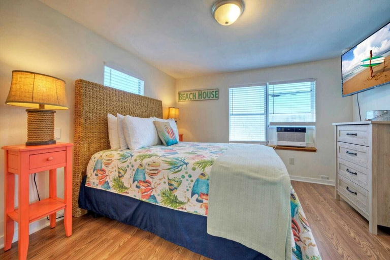 Bedroom 4, Rock the Boat by Avantstay 5 Blocks to Beach, Nueces