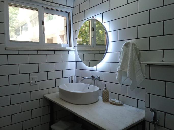 Bathroom 4, The Avenue Hotel, Islamabad