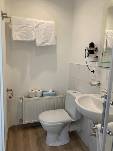 Bathroom 3, Sevda's Hotel Garni Weinforth, Waldeck-Frankenberg