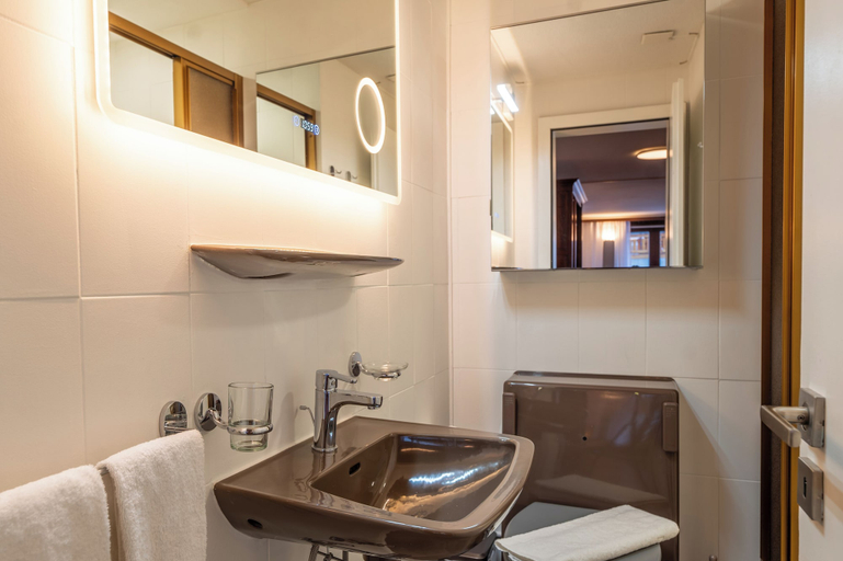 Bathroom 4, Apartment Sofi- Inspiringplaces Zermatt, Visp