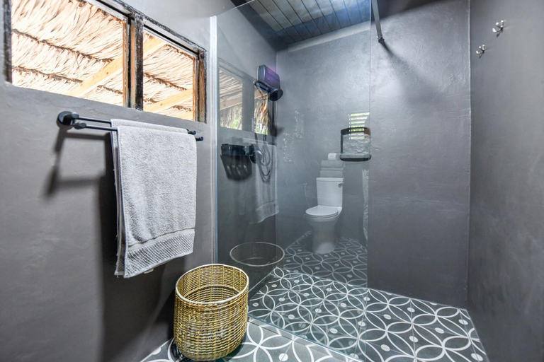 Bathroom 4, Mammaloe