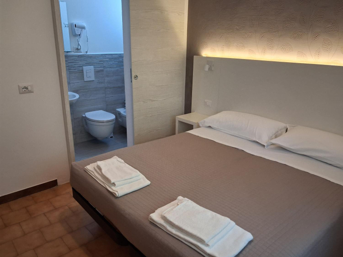 Bedroom 2, Albergo Conca d'Oro, Rimini
