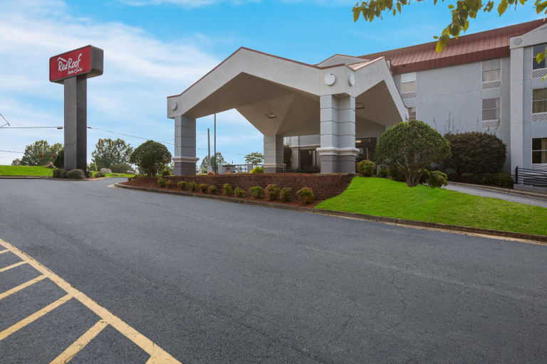 Exterior & Views 2, Red Roof Inn & Suites Newnan, Coweta