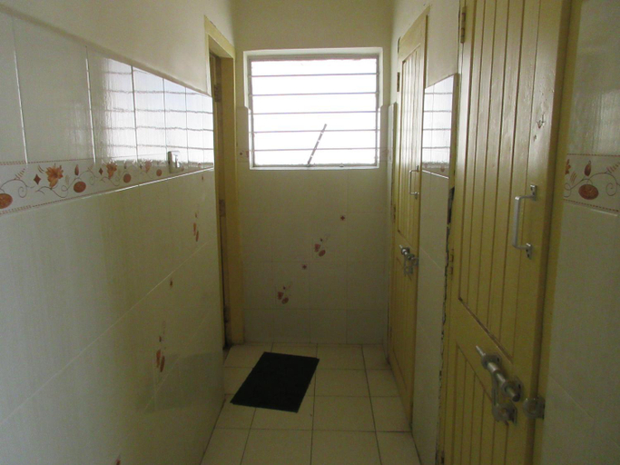 Bathroom 4, KSTDC Hotel Mayura Velapuri, Hassan