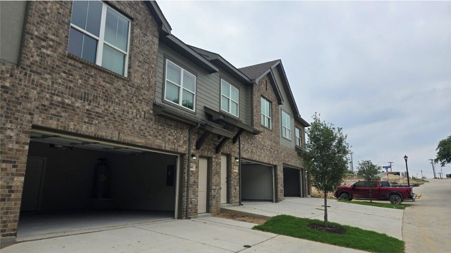 Exterior & Views 5, Landing Apartments Weatherford, Parker