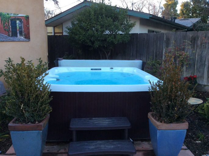 Sport & Beauty, Group Retreat with Hot Tub & Studio, Tulare