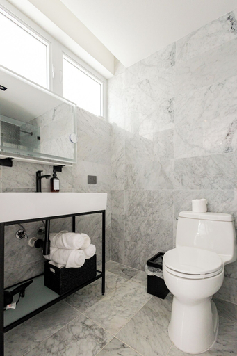 Bathroom 3, LosVanderbilt 2QnPool ResortVibe NearBch