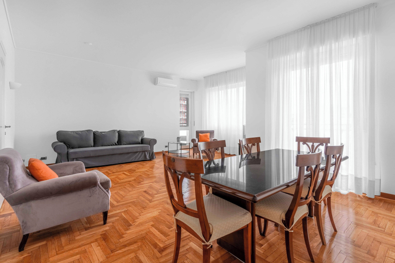Others 2, Casa da Suite Albani, Milano