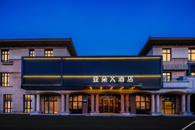 Exterior & Views