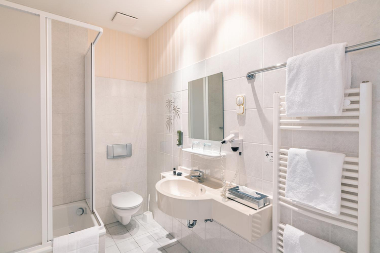 Bathroom 3, Seetelhotel Villa Moeve, Vorpommern-Greifswald