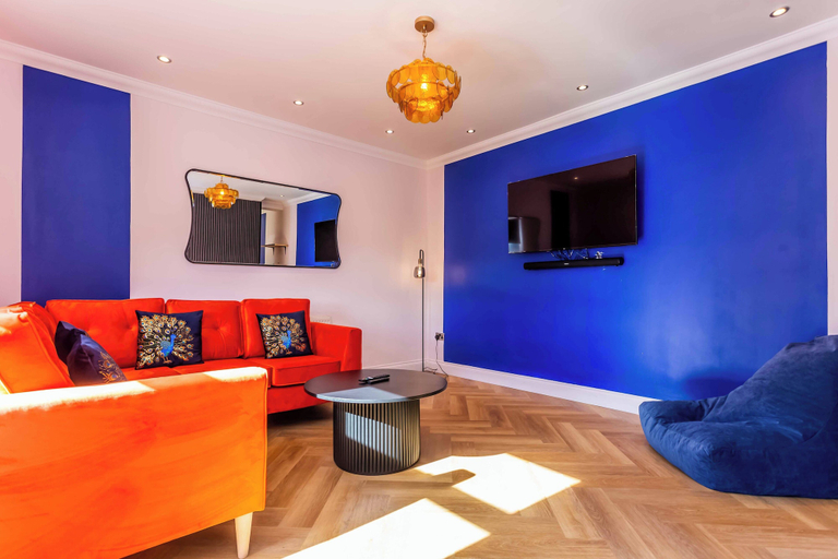 Room 4, Elderberry Hall - 7 Bed, Durham