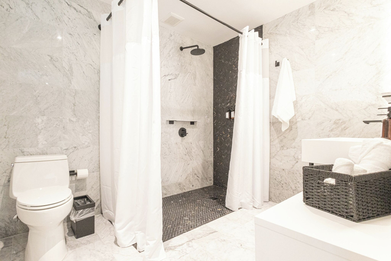 Bathroom 3, ElCarlton King-Pool ResortVibe NearBeach
