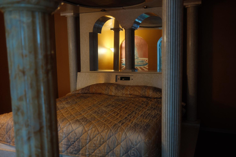 Bedroom 2, The Sage Hotel, Muscatine
