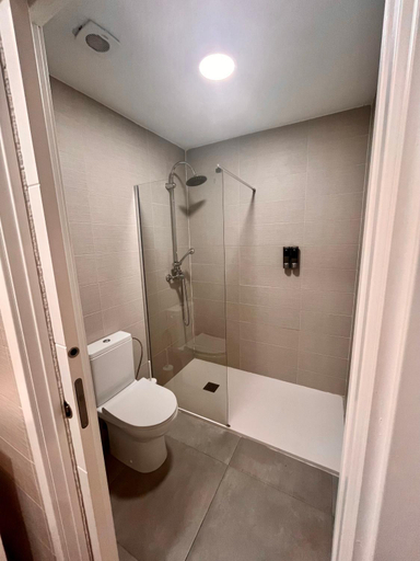 Bathroom 2, Vial Suites GP, Córdoba