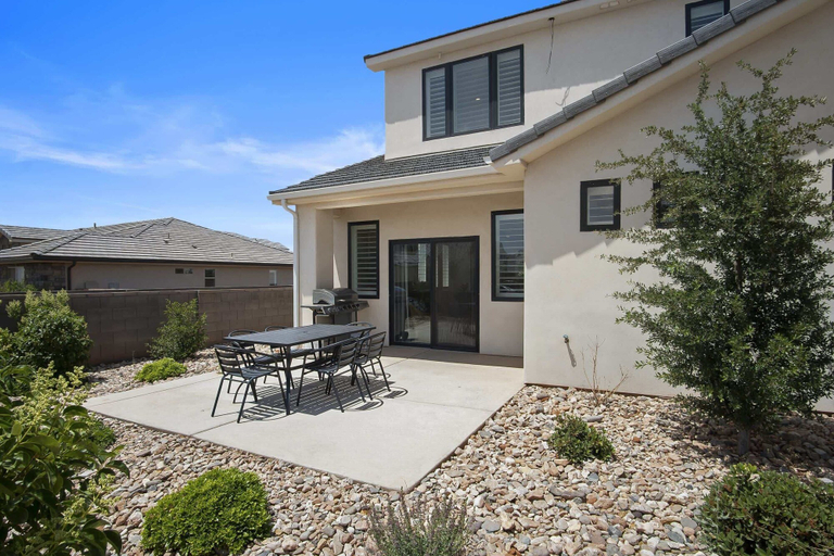 Exterior & Views 2, New Listing Happy Hawaiian, Washington