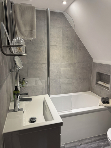 Bathroom 3, The Dinton Hermit, Buckinghamshire