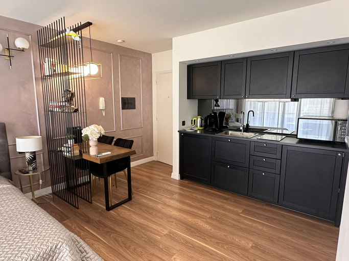 Room 3, Modern Studio in the Heart of Cannes - 2242, Alpes-Maritimes