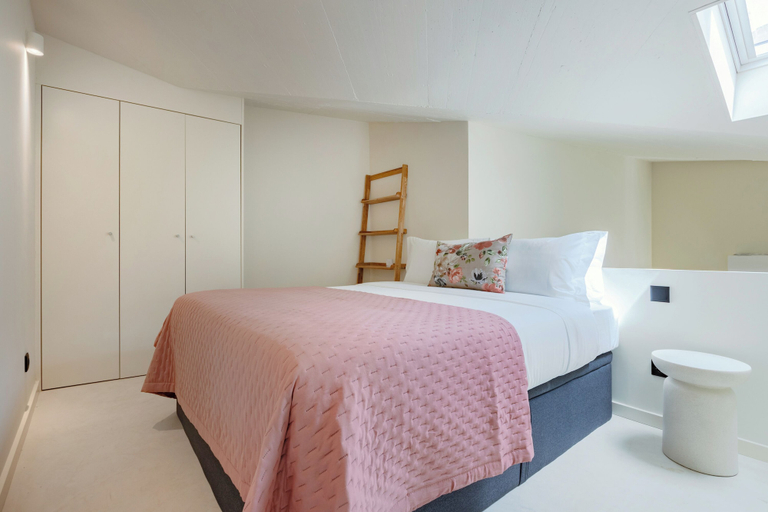 Room 2, Minimalist Loft at Terracotta Collection, Porto