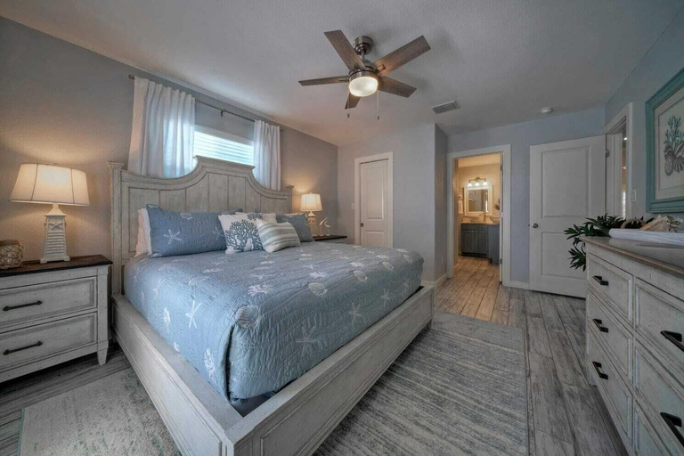 Bedroom 4, Peachy Palm by Avantstay Huge Private Pool!, Nueces