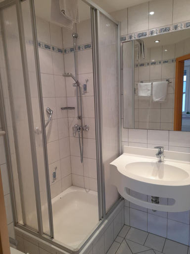Bathroom, Hotel Zurmuhlen, Warendorf