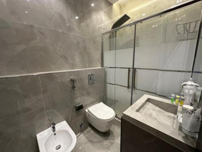 Bathroom 4, north paradise hotel, Wastiyyeh
