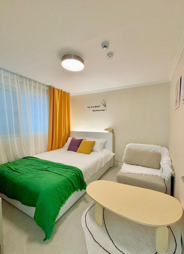 Others 5, Sinchon Station Walks 3 Minutes Hongik University Gwanghwamun Seongsu Airport Railroad No Free Gym S, Mapo