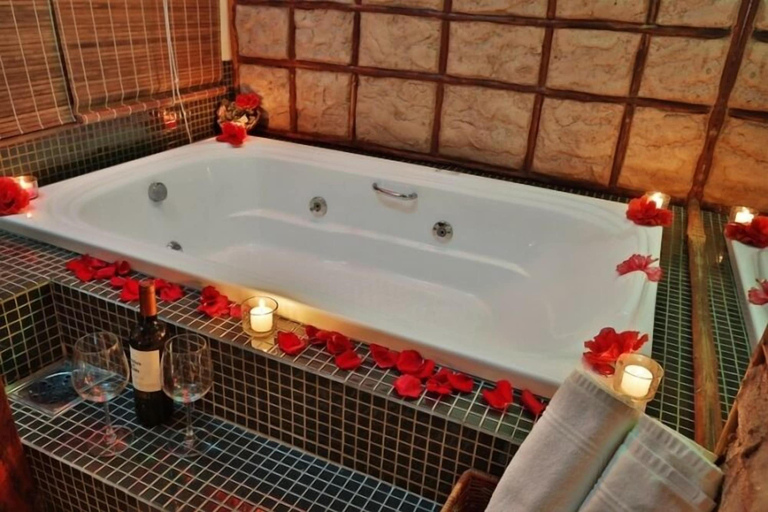 Private spa tub 4, Pousada Solar Dos Ipês, Santana do Riacho