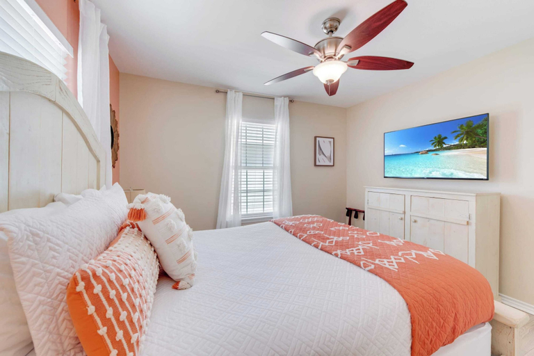 Bedroom 3, Salty Peach by Avantstay Private Pool, New Decor, Nueces
