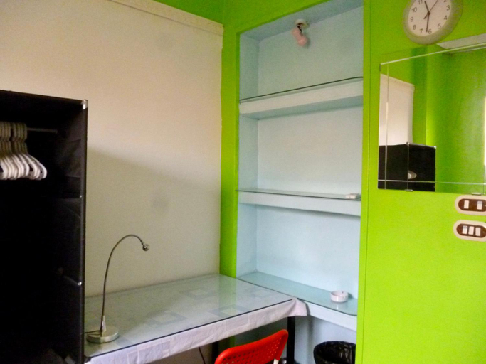 Others 2, Men Only - Cozy Private Room with Shared Bathroom in Heliopolis AC 30Mbps WiFi 5G, Az-Zaytun