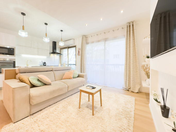 Room 5, 310 Le Dor in Cannes, Alpes-Maritimes