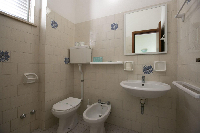 Bathroom 4, Hotel Ischia, Rimini