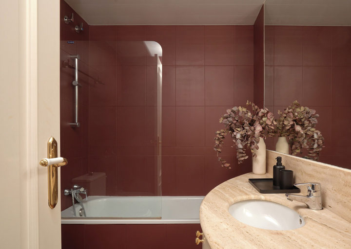 Bathroom 4, Stay U-nique Apartments Ronda Sant Pere, Barcelona