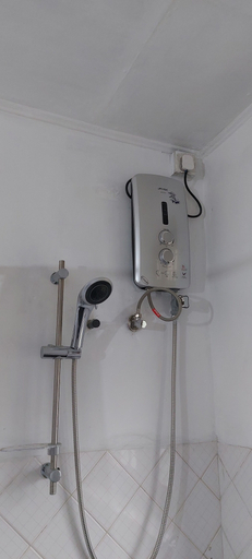 Bathroom 2, The Comfort, K.F.G. & G. Korale