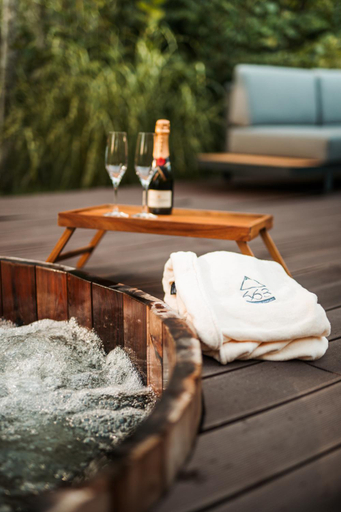 Hot tub, La Rau 663A Mountain Chalet - Riverfront & Saltwater Spa, Porumbacu De Jos