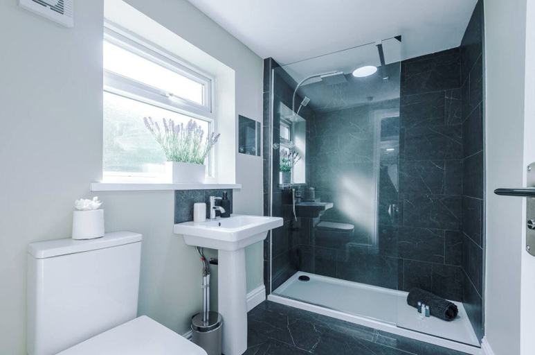 Bathroom, 137 Watford Road, Birmingham