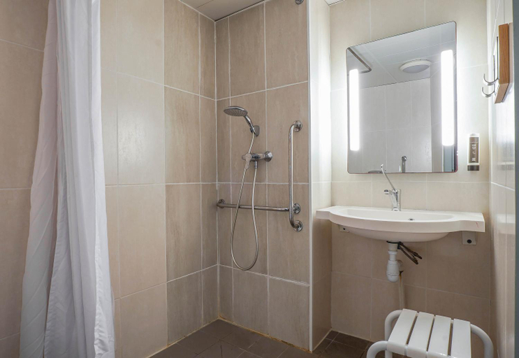 Bathroom 4, B&B HOTEL Aix-en-Provence Pont de l'Arc, Bouches-du-Rhône