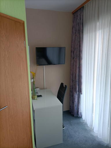 Others 4, Hotel-Restaurant Babylon, Neuwied
