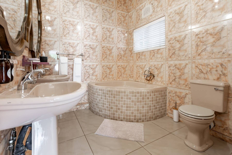 Bathroom, Olivers Bed and Breakfast, Uthungulu