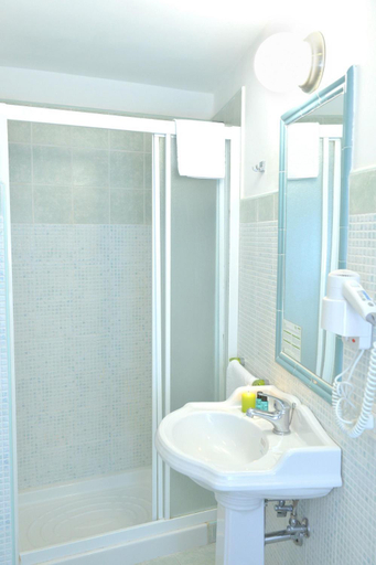 Bathroom 2, B-COOL, Rome