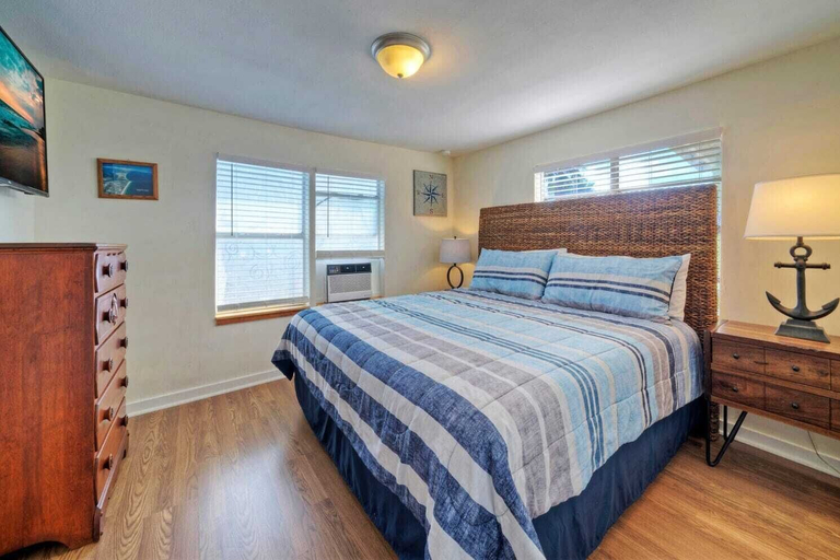 Bedroom 3, Rock the Boat by Avantstay 5 Blocks to Beach, Nueces