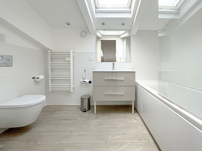 Room 5, 210 - Tony Allard 4A, Alpes-Maritimes