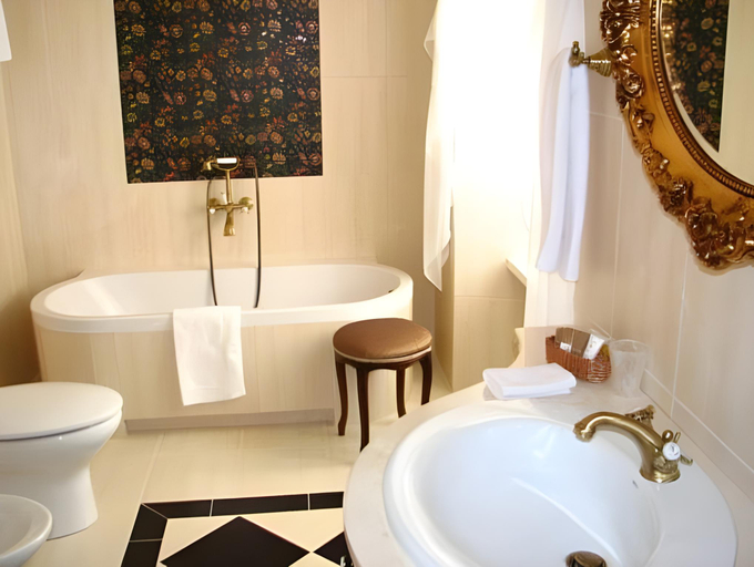 Bathroom 4, Dwor Kombornia Hotel&SPA, Brzozów