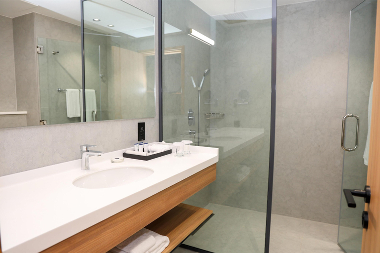 Bathroom 5, Park Inn By Radisson Muscat, Seeb