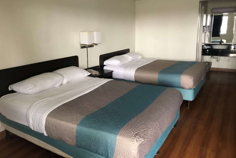 Bedroom 4, Days Inn by Wyndham Indianapolis South, Marion