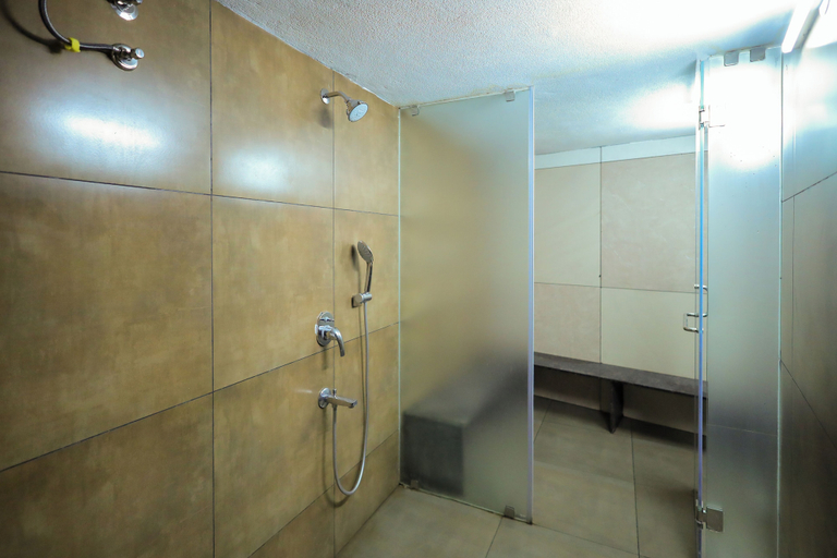 Bathroom 4, Royal Plaza Suites by RAK Rooms, Dakshina Kannada